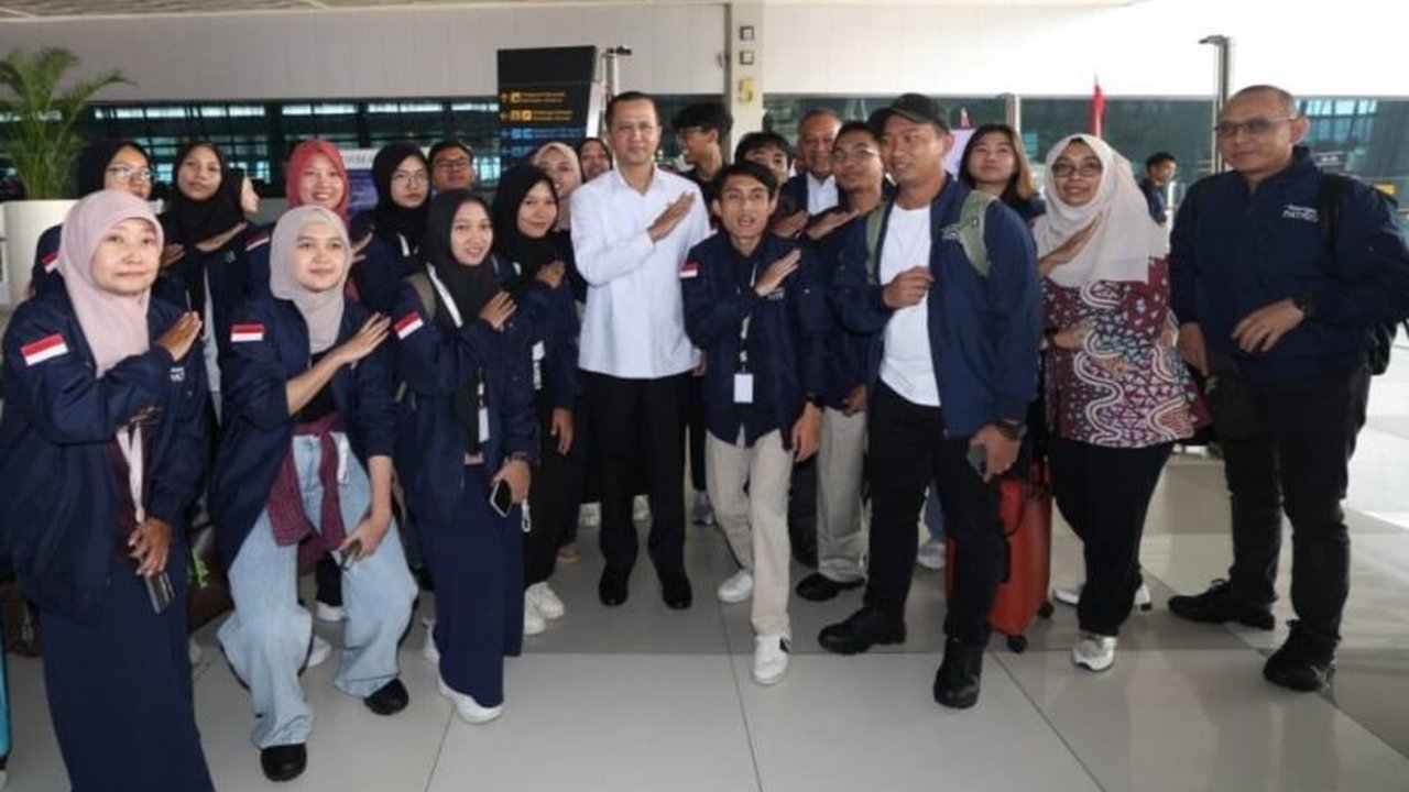 Menteri Transmigrasi M Iftitah Sulaiman Suryanagara meminta Tim Ekspedisi Patriot tak hanya mengidentifikasi masalah, tapi juga berikan solusi konkret di kawasan transmigrasi. Apa saja tantangan yang harus dipecahkan oleh Ekspedisi Patriot ini?
