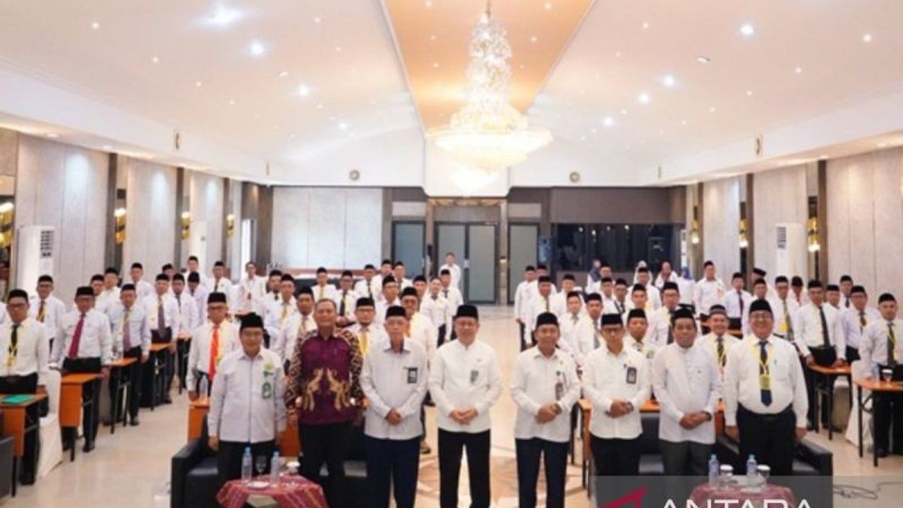 Kantor Wilayah Kemenag Kalsel menggelar Uji Kompetensi Penghulu untuk memastikan profesionalitas dan kualitas layanan kepada masyarakat. Simak pentingnya peran penghulu dan standar kompetensinya!