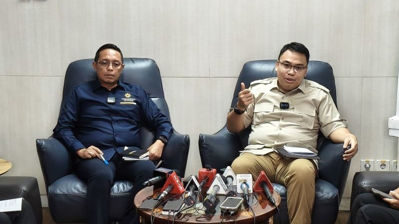 Pembentukan Kementerian Haji dan Umrah akan diwujudkan melalui Peraturan Presiden. Simak detail proses dan tujuan dibalik kementerian baru ini yang akan meningkatkan pelayanan jemaah!