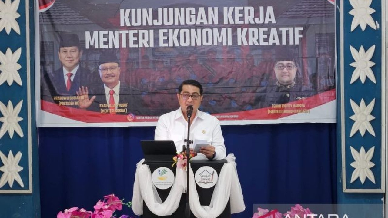 Pemerintah bersama OJK dan Bank Mandiri memperkuat Literasi Bisnis Ekonomi Kreatif Pacitan. Program ini bertujuan agar pelaku usaha mampu berkembang dan berinovasi, siapkah Anda?