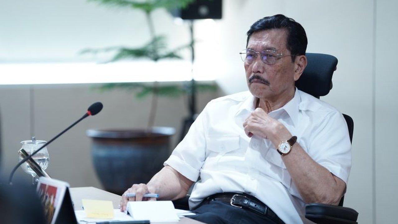 Ketua DEN Luhut Binsar Pandjaitan optimis GovTech mampu menekan defisit APBN hingga Rp400 triliun. Simak bagaimana teknologi ini merevolusi pemerintahan!