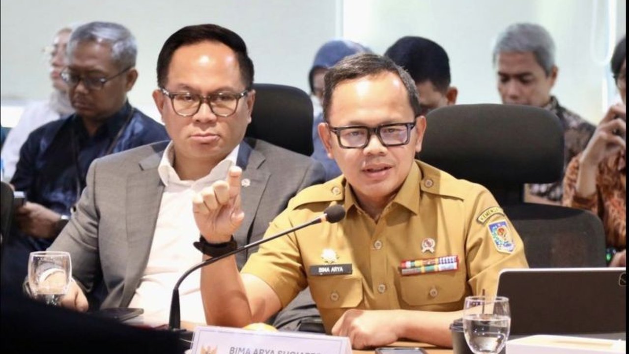 Kementerian Dalam Negeri (Kemendagri) menargetkan aktivasi Identitas Kependudukan Digital (IKD) rampung tahun ini, menjadi fondasi penting percepatan transformasi digital pemerintah. Apa dampaknya bagi Anda?