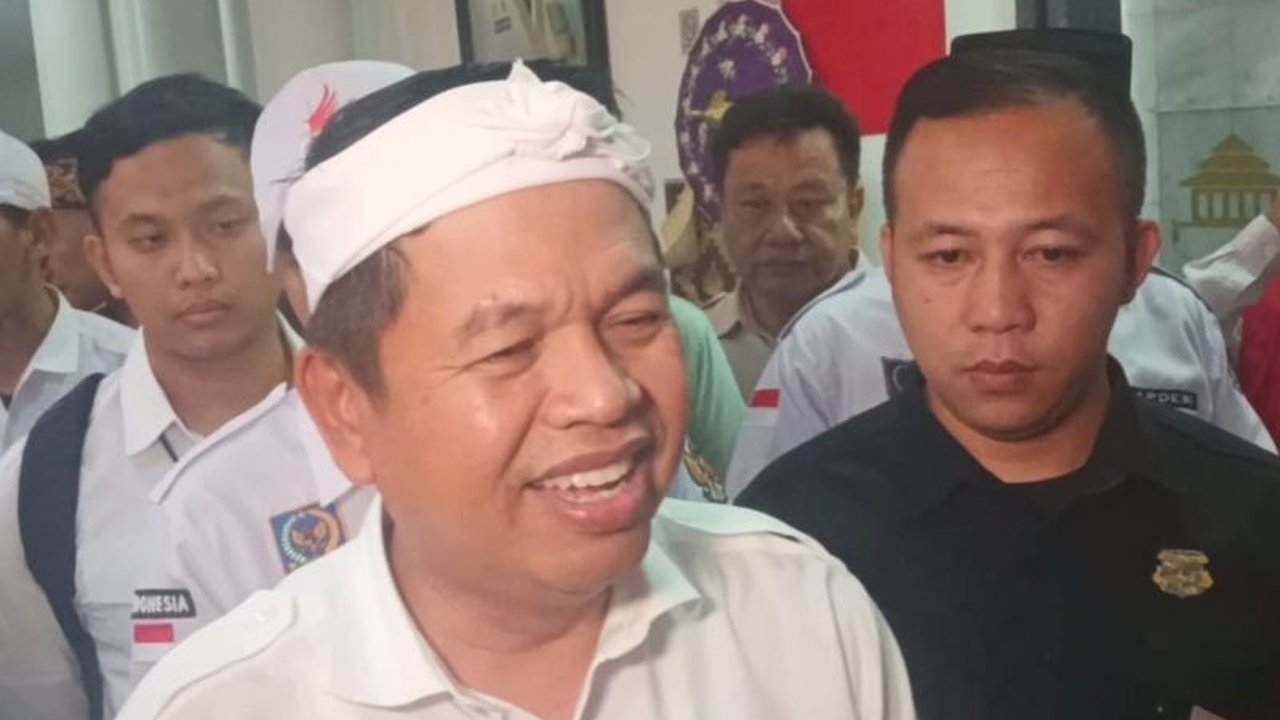 Gubernur Jawa Barat Dedi Mulyadi memiliki gagasan revolusioner untuk mengubah transfer dana desa menjadi kepemilikan saham BJB. Simak rencana dan dampaknya!