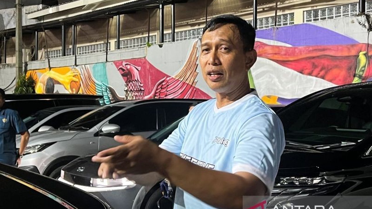 Dirut Bulog Ahmad Rizal Ramdhani memastikan penyaluran beras impor Bulog menggunakan sistem FIFO untuk menjaga kualitas. Penasaran bagaimana Bulog mencegah kerusakan dan memastikan beras layak konsumsi?