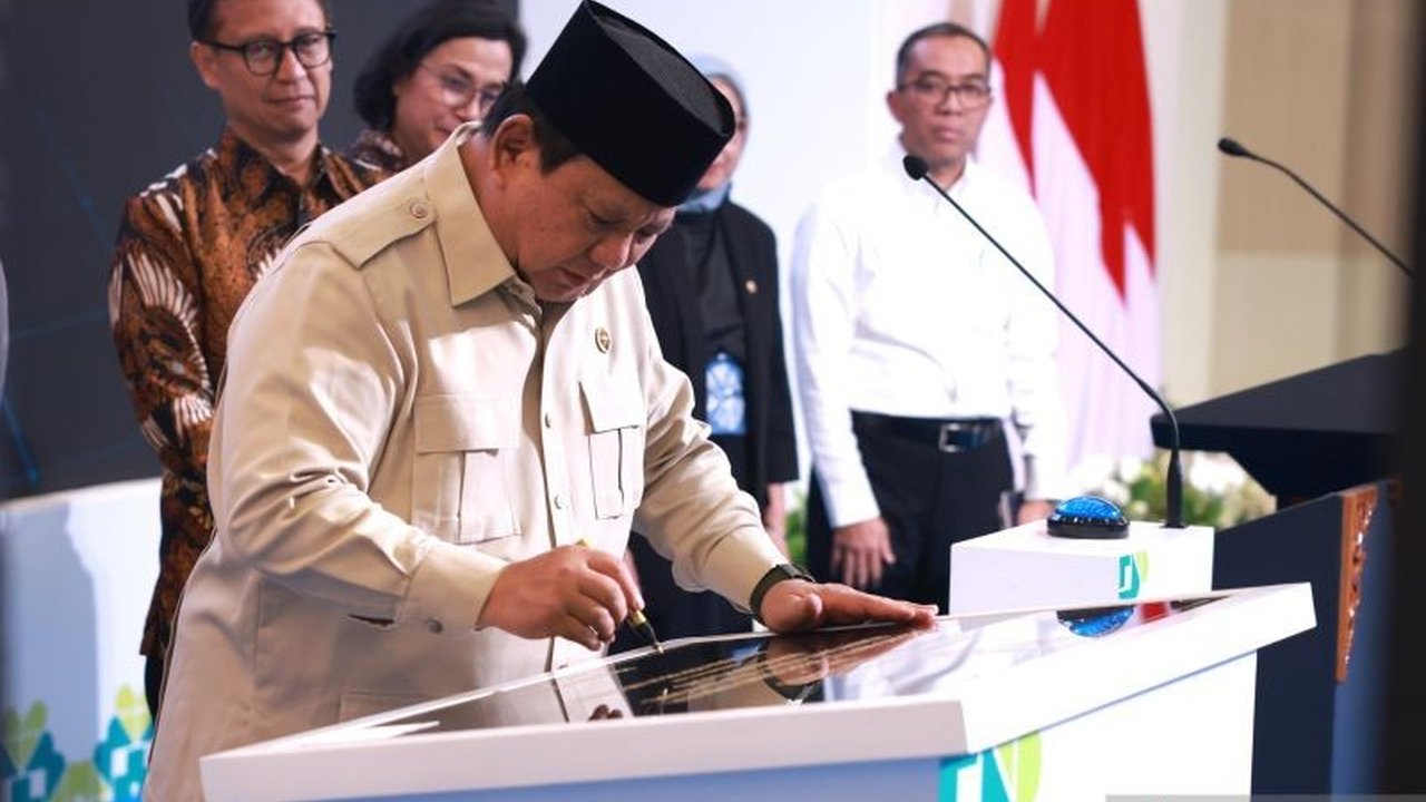 Presiden Prabowo Subianto menargetkan pembukaan 30 Fakultas Kedokteran Baru di Indonesia. Akankah langkah ini efektif mengatasi krisis kekurangan dokter di Tanah Air?