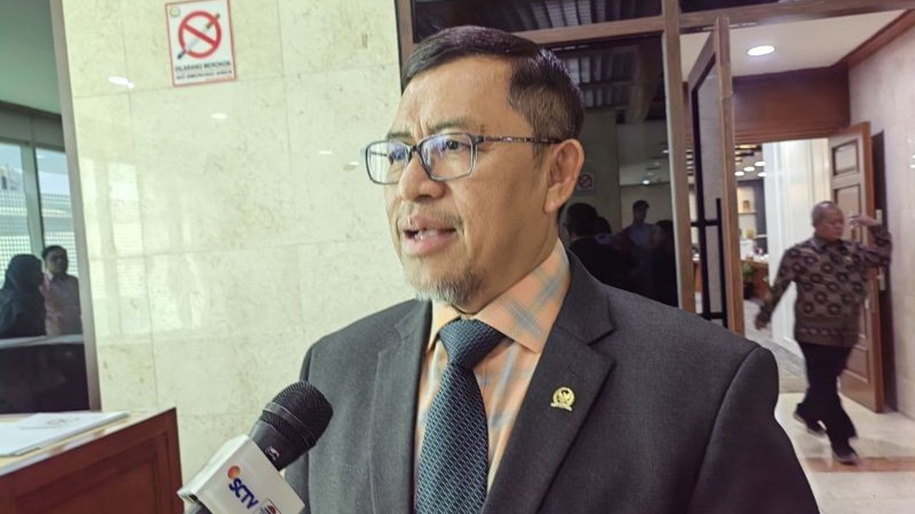 Ketua BAM DPR RI menyoroti isu diskriminasi dosen PPPK yang diperlakukan berbeda dengan PNS, padahal keduanya adalah ASN. Apa saja poin diskriminasi yang terungkap?