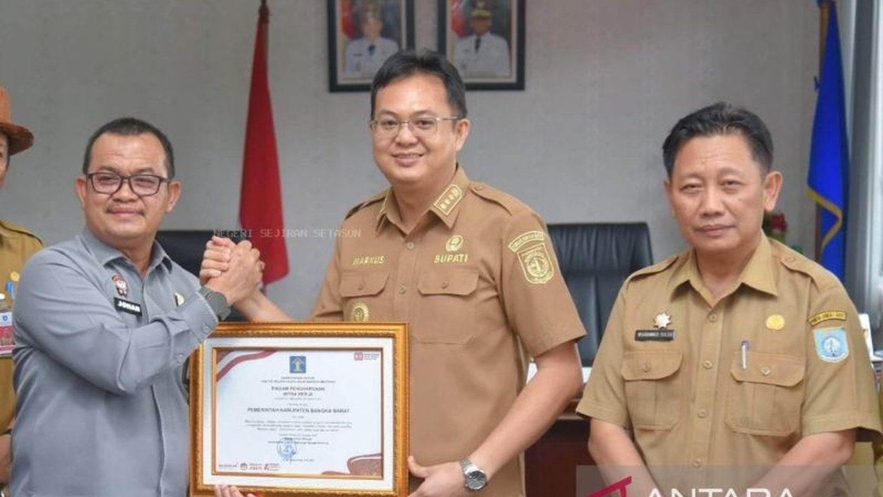 Pemerintah Kabupaten Bangka Barat berhasil membentuk Pos Bantuan Hukum (Posbakum) di seluruh desa dan kelurahan, memperluas akses keadilan. Keberhasilan Posbakum Bangka Barat ini bahkan diganjar penghargaan dari Kemenkumham.