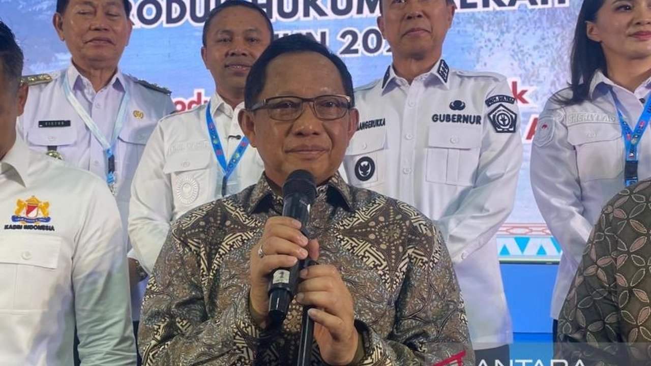 Mendagri Tito Karnavian menegaskan pentingnya Gaya Hidup Pejabat yang sederhana setelah viralnya Bupati Bombana dengan jam tangan mewah. Mengapa kesederhanaan menjadi kunci kepercayaan publik?