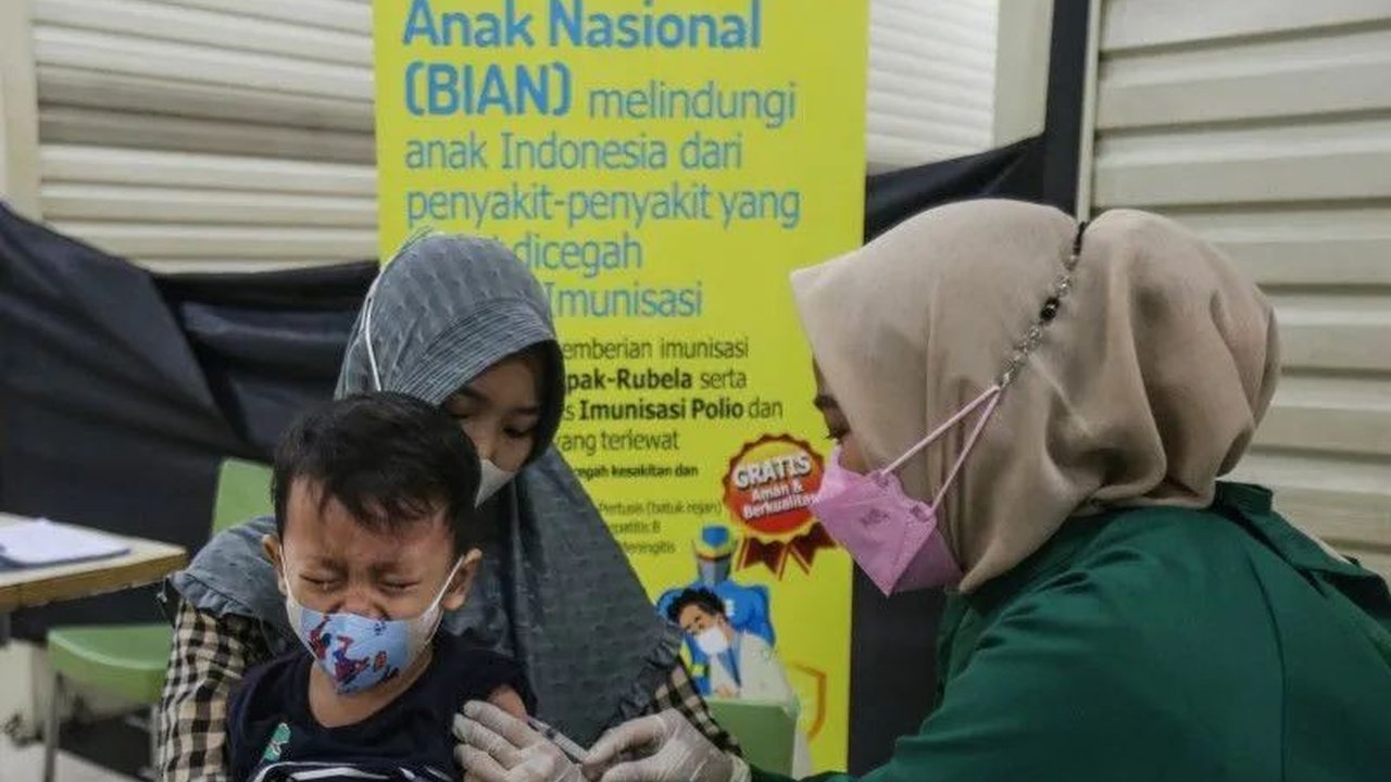 Suku Dinas Kesehatan Jakarta Barat gencar melakukan edukasi dan penanganan medis untuk menekan 21 kasus campak di Kapuk, Cengkareng, yang menjadi perhatian utama.