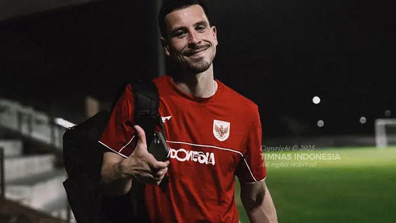 Thom Haye dengan penampilan baru saat menjalani pemusatan latihan Timnas Indonesia di Bali United Training Center, Senin (26/5/2025). (Dok. Timnas Indonesia)