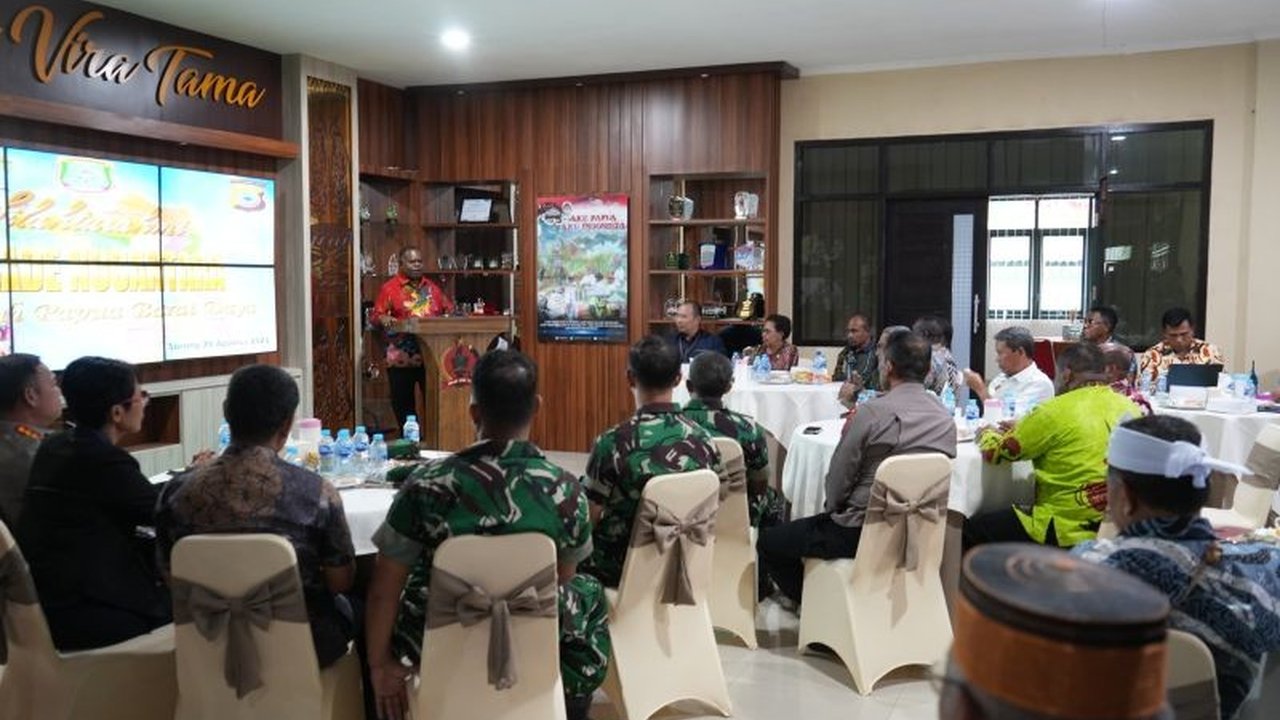 Gubernur Papua Barat Daya tegaskan Pemindahan Tapol Papua Barat Daya ke Makassar adalah murni proses hukum. Simak bantahan intervensi pemerintah daerah di sini!