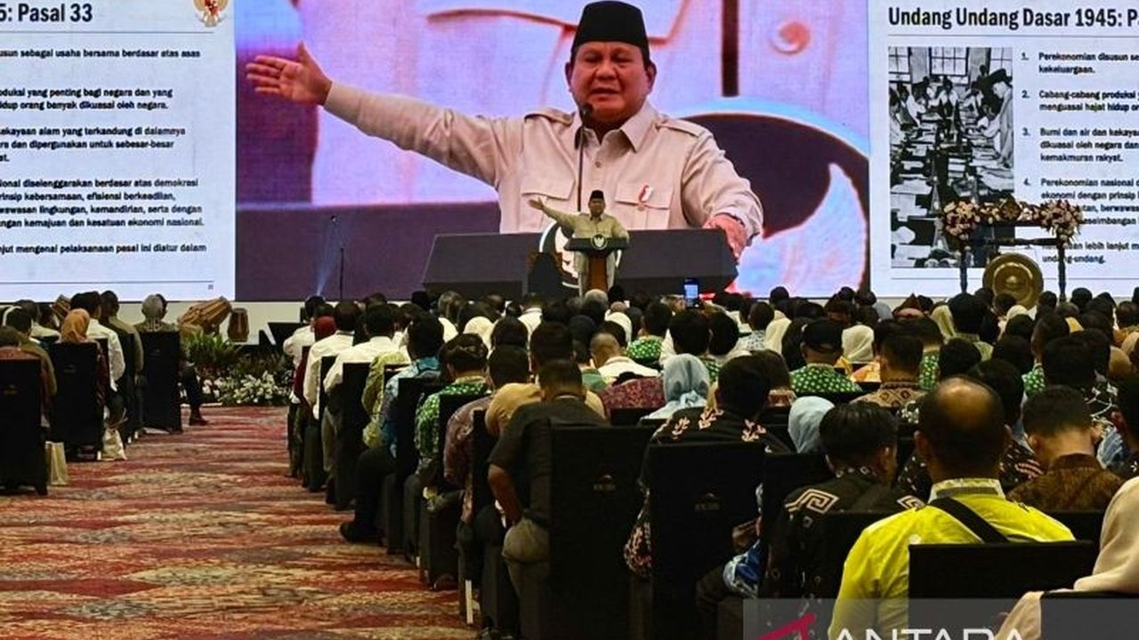 Presiden Prabowo Subianto terkejut ucapannya soal penegakan hukum tanpa pandang bulu terbukti. Seorang anggota Gerindra ditangkap, menegaskan komitmen Penegakan Hukum Prabowo.