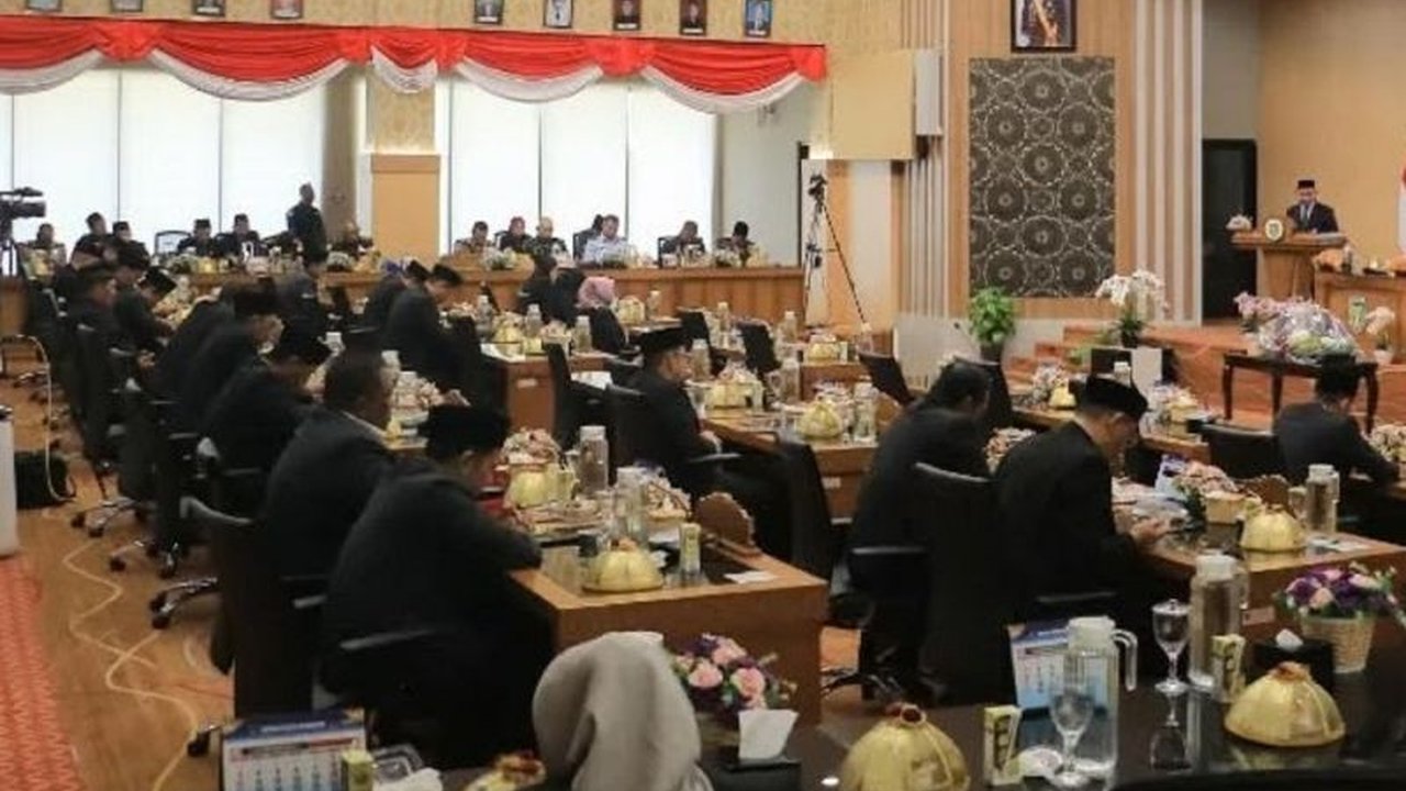 DPRD Madiun telah menuntaskan tiga fungsi utama dewan selama setahun menjabat. Simak capaian legislasi, anggaran, dan pengawasan mereka yang bikin penasaran!