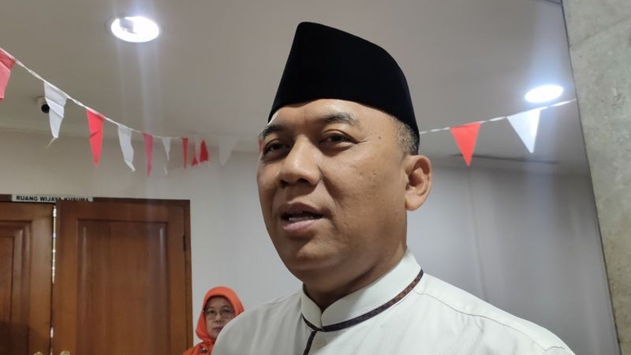Wali Kota Jakarta Barat, Uus Kuswanto, tegas mengingatkan PPPK agar menjauhi PPPK Judi Online dan pinjaman online karena berpotensi merusak kinerja hingga berujung pemecatan. Apa dampaknya?