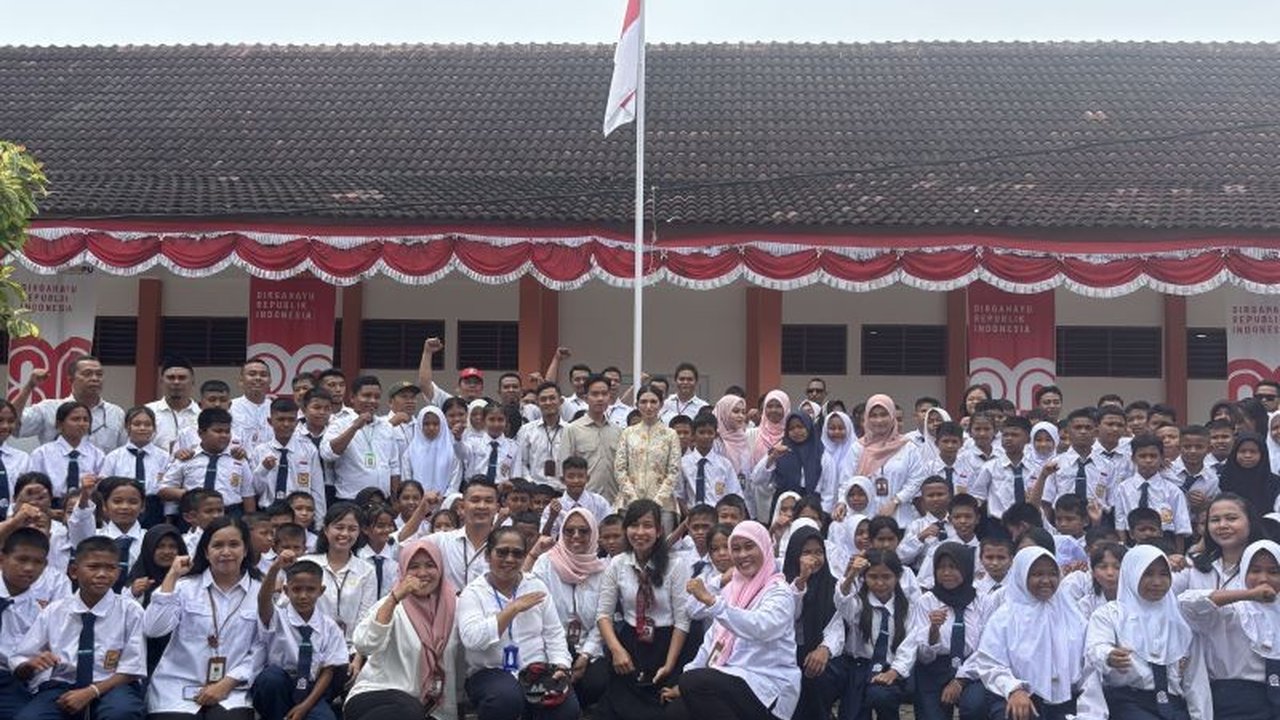 Wakil Presiden Gibran Rakabuming Raka mengumumkan siswa Sekolah Rakyat akan menerima laptop gratis mulai September. Program ini dirancang untuk kemandirian dan pemerataan pendidikan.