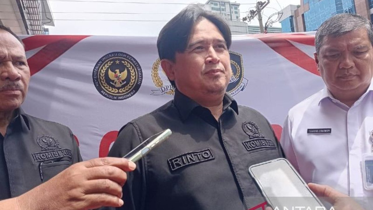 Komisi XIII DPR RI mendesak penguatan sosialisasi untuk pencegahan TPPO di Sumatera Utara. Temukan bagaimana desa binaan imigrasi berperan krusial dalam upaya ini.