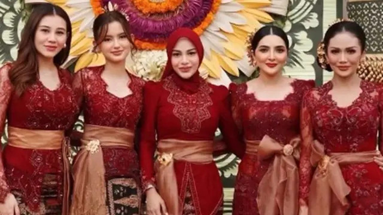 Keluarga Hermansyah di nikahan kakak Sarah Menzel. [IG: @ashanty_ash]