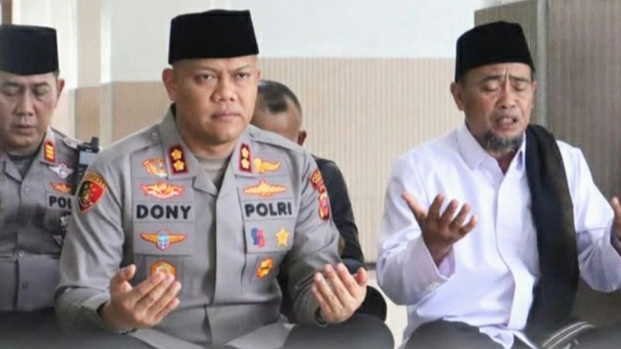 Polres Subang menggelar Doa Bersama Polres Subang Ojol di Masjid Agung Al-Musabaqoh untuk menjaga keamanan dan ketertiban. Mengapa Siaga 1 juga ditetapkan? Cari tahu selengkapnya!