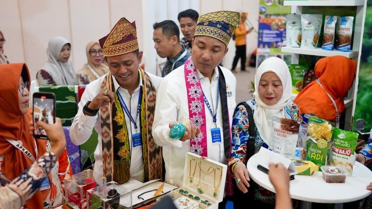 Bupati Solok Jon Firman Pandu optimis Kabupaten Solok dapat memperkenalkan potensi daerahnya secara maksimal di ajang APKASI Otonomi Expo 2025, membuka peluang pasar dan investasi.