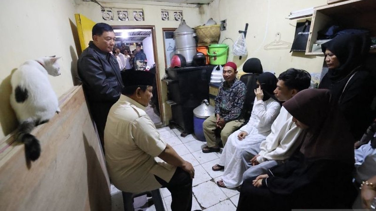 Presiden Prabowo Subianto menanggapi serius insiden tewasnya pengemudi ojol akibat tindakan aparat berlebihan. Apa langkah tegas yang diambil pemerintah?