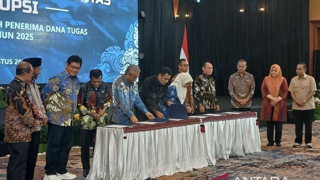 Menteri Transmigrasi tegaskan program Revitalisasi Sekolah Transmigrasi akan menyasar 154 kawasan di seluruh Indonesia. Kapan dimulai dan apa dampaknya bagi pendidikan anak-anak transmigran?