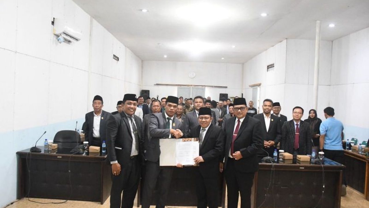 Pemerintah Kabupaten Lombok Utara dan DPRD resmi menyepakati KUA-PPAS APBD Lombok Utara 2026. Simak detail target pendapatan daerah yang melonjak signifikan!