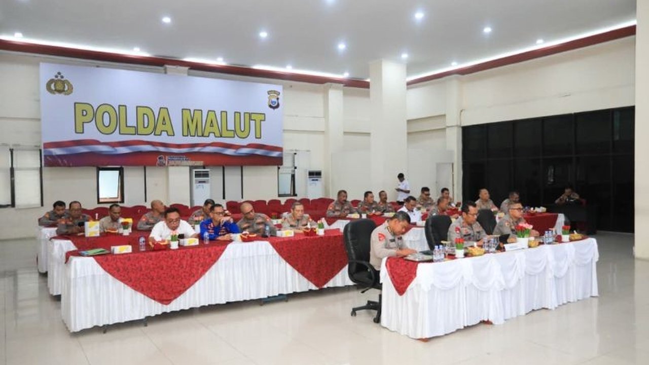Polda Maluku Utara terus memperkuat koordinasi internal dan lintas instansi demi menjaga kamtibmas Maluku Utara tetap kondusif. Simak strategi lengkapnya!
