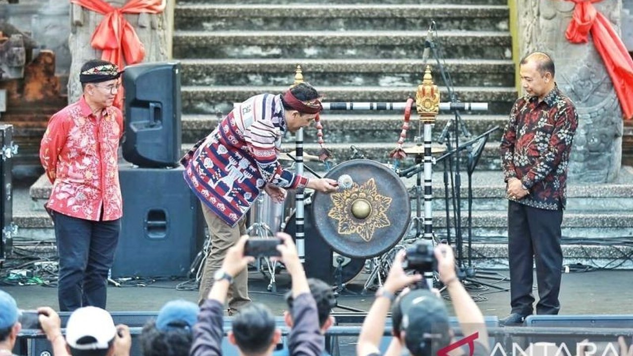 Rangkaian konferensi internasional Chandi 2025 dibuka meriah dengan Pesta Rakyat di Denpasar dan Kuta, Bali. Siapkah Indonesia jadi adidaya budaya dunia?
