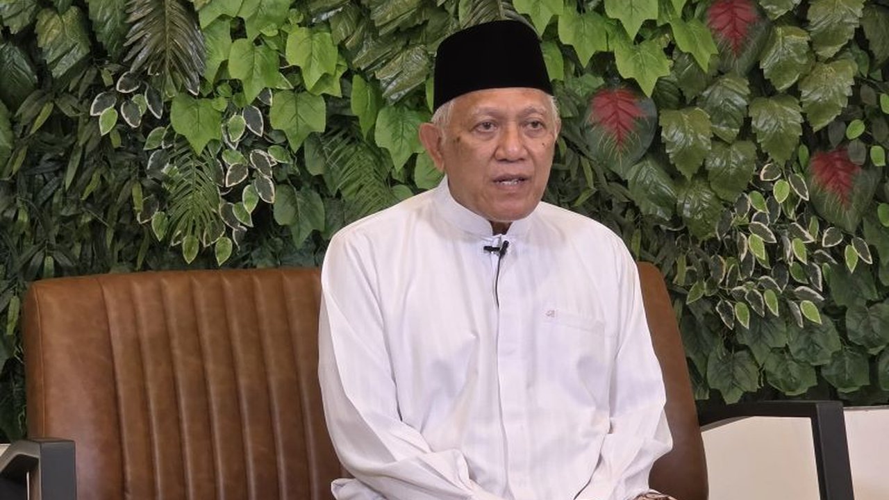 PWNU Jatim imbau pemerintah terbuka terima masukan masyarakat pasca insiden ojol. Ketua PWNU Jatim tekankan pentingnya persatuan dan kesabaran demi kemajuan bangsa.