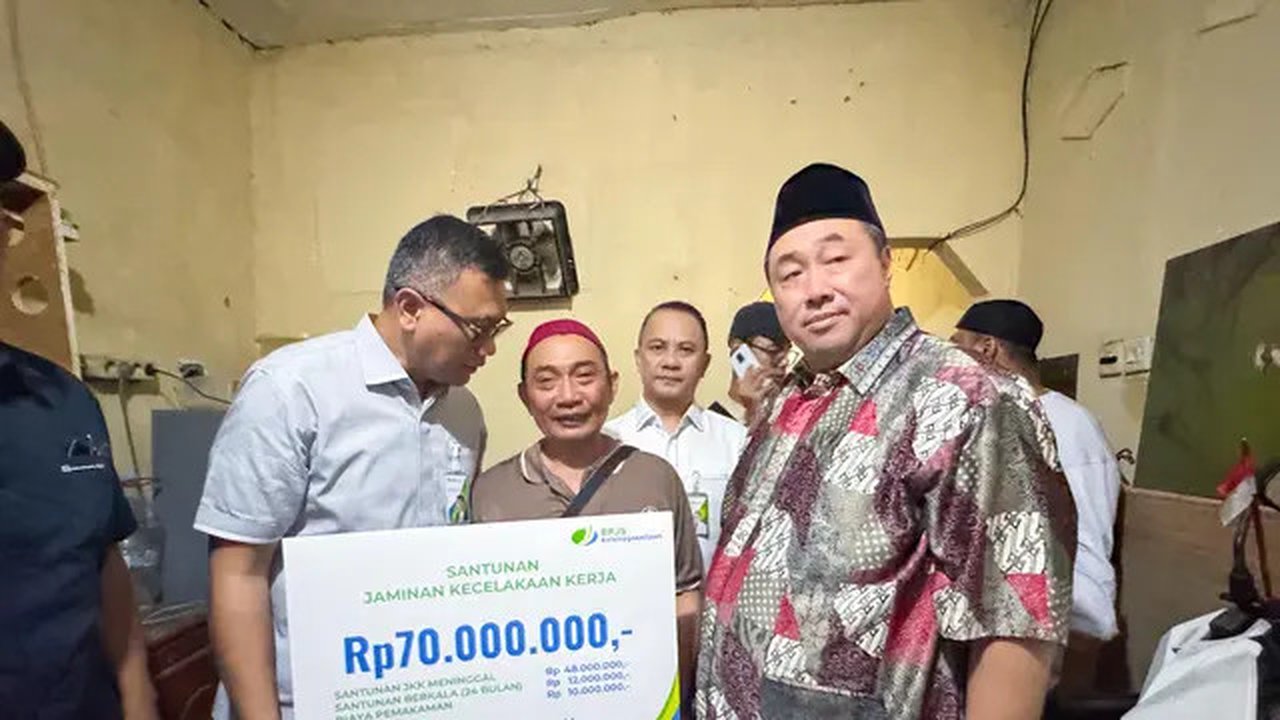 Keluarga almarhum driver ojol (ojek online) yang dilindas barracuda Brimob, Affan Kurniawan, menerima hak jaminan sosial sebesar Rp 70 juta dari BPJS Ketenagakerjaan.