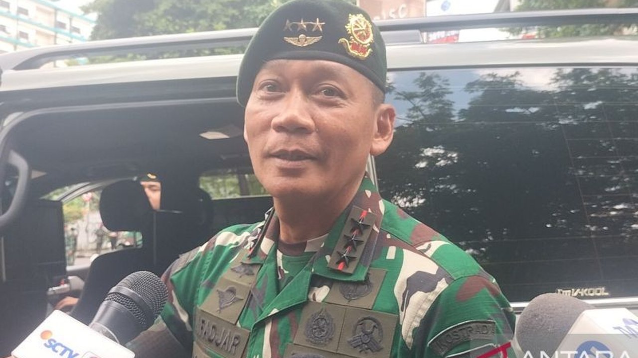 Pangkostrad Letjen TNI Mohammad Fadjar datangi lokasi demo di Kwitang, Jakarta Pusat. Apa tuntutan massa yang membuat Pangkostrad Kwitang turun langsung ke lapangan?