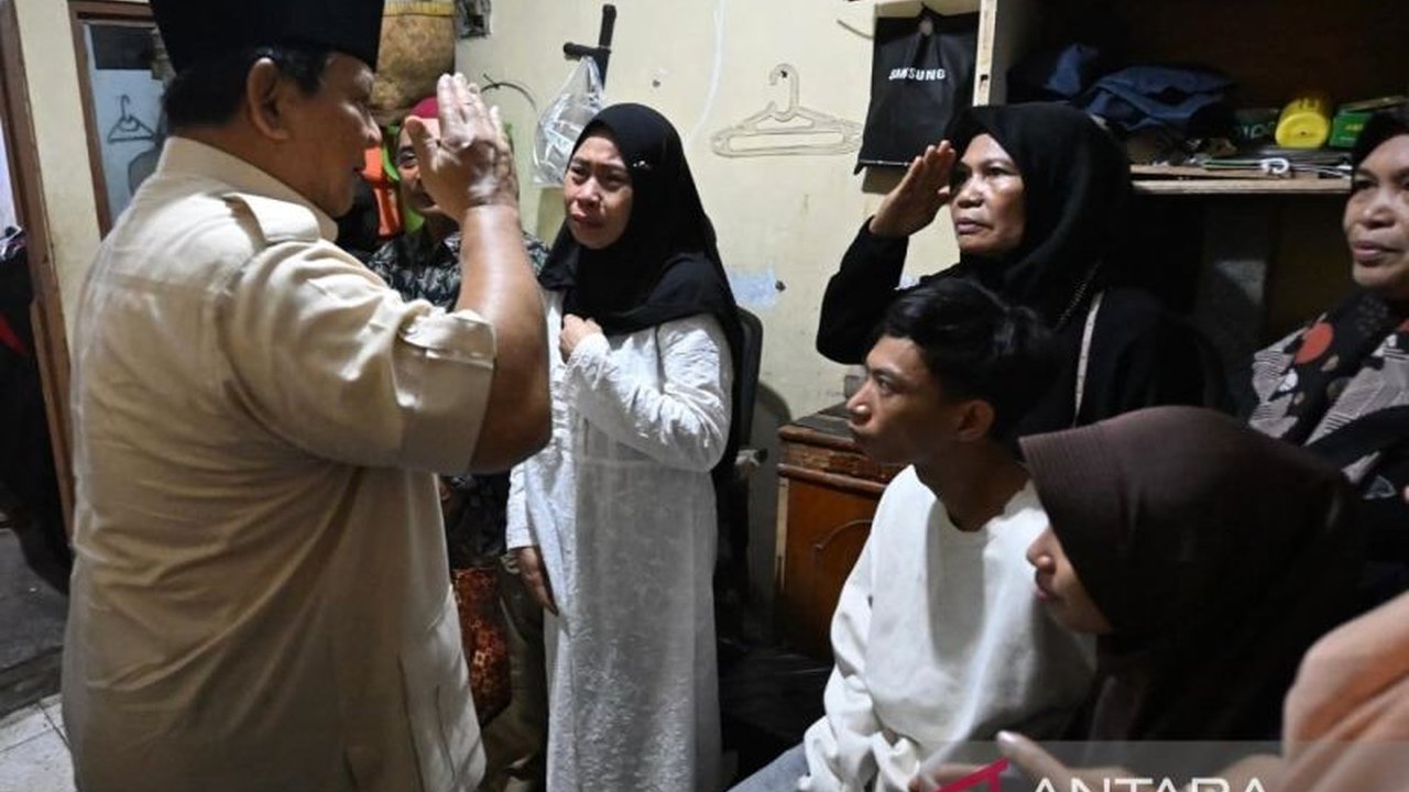 Presiden Prabowo Subianto menyatakan komitmennya untuk menegakkan keadilan atas insiden rantis Brimob yang melindas ojol Affan Kurniawan. Kunjungi rumah duka, ini Komitmen Keadilan Prabowo.