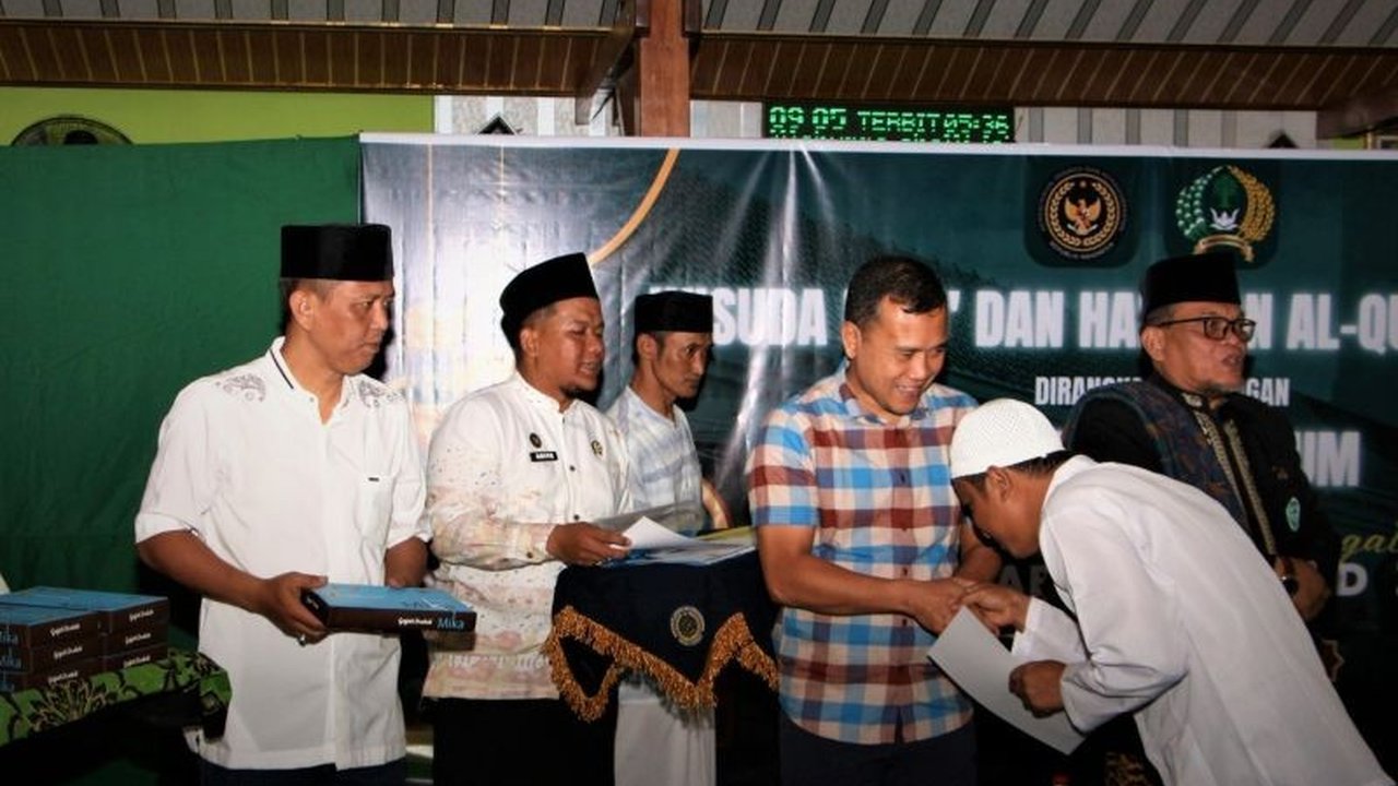 Lapas Kelas I Madiun sukses menggelar wisuda Pendidikan Al-Qur'an Lapas Madiun bagi puluhan WBP, dari Iqro hingga hafalan Juz 30. Simak manfaatnya bagi mereka!