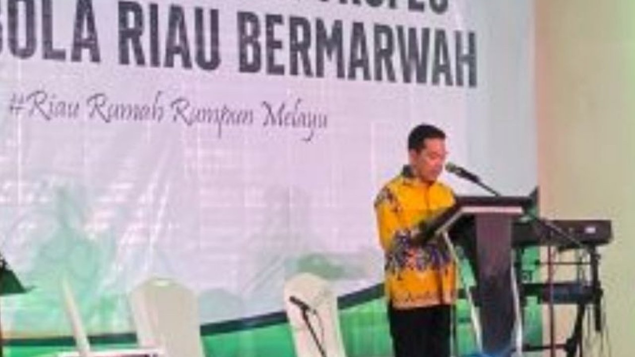Riau merayakan Hari Jadi ke-68 dengan Trofeo Riau Bermarwah 2025, mempertemukan legenda sepak bola Indonesia, Malaysia, dan Singapura. Siapa saja bintang lapangan hijau yang hadir?