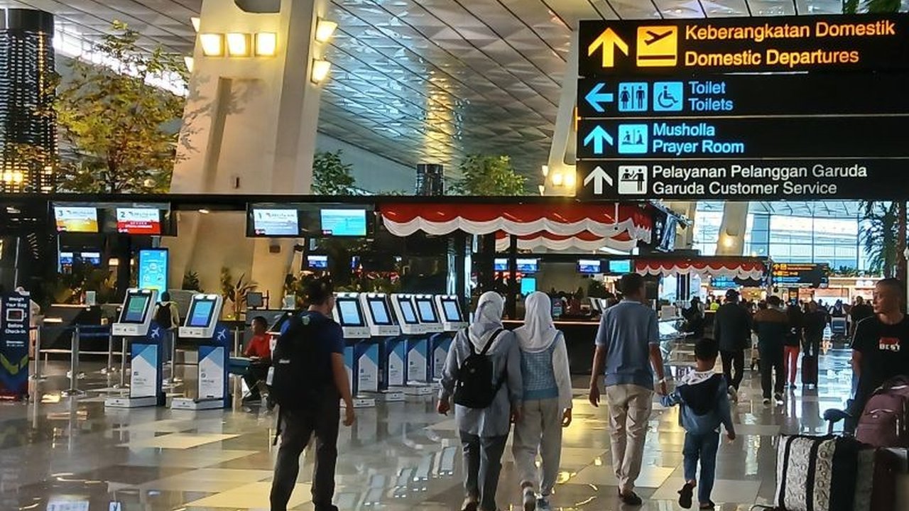 Polresta Bandara Soetta menyiagakan 315 personel untuk memastikan keamanan Bandara Soetta pasca-kerusuhan di Jakarta. Bagaimana strategi pengamanan objek vital nasional ini diterapkan?