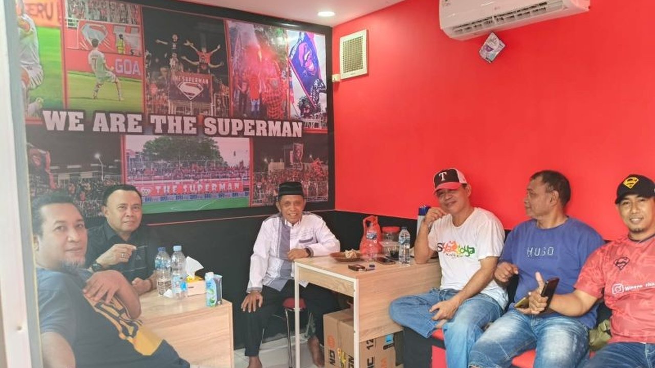 Manajemen Malut United secara aktif mengajak suporter untuk menjaga kondusifitas suporter jelang pertandingan krusial melawan PSIM Yogyakarta. Cari tahu mengapa situasi aman sangat penting bagi laga ini.