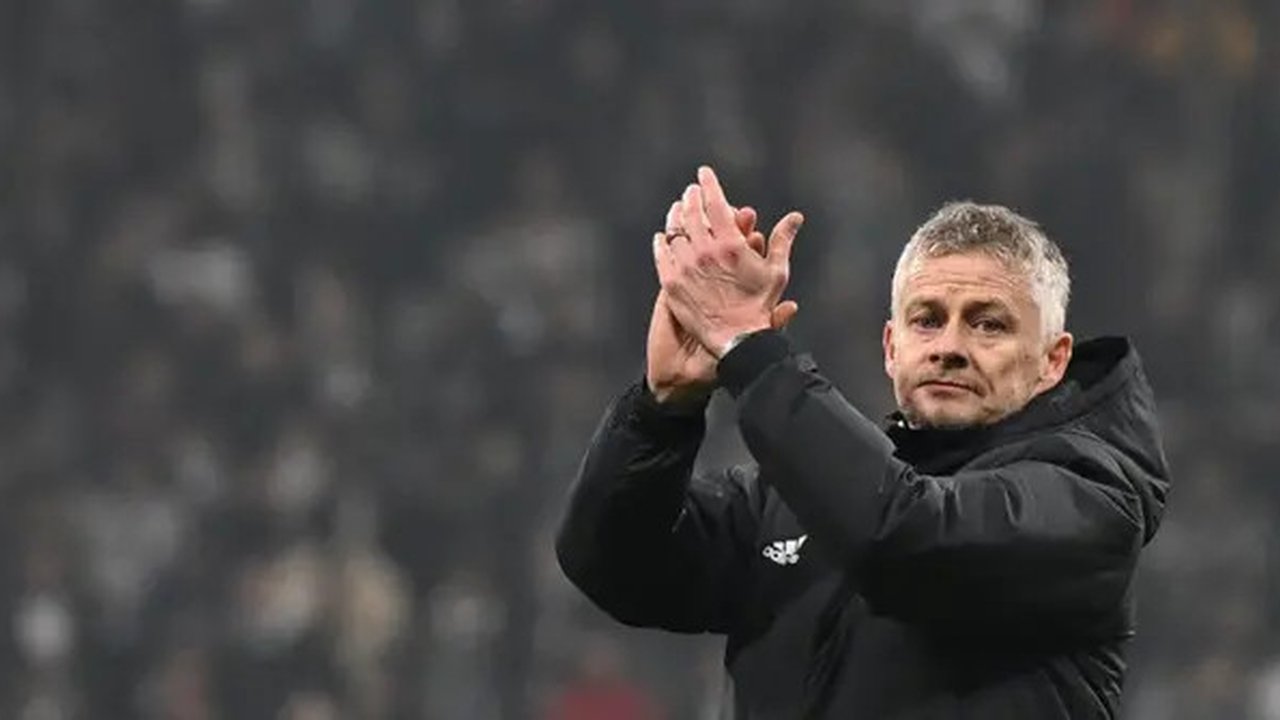 Pelatih kepala Besiktas asal Norwegia, Ole Gunnar Solskjaer, bereaksi di akhir pertandingan pekan ke-7 fase liga Liga Europa UEFA antara Besiktas dan Athletic Bilbao di stadion Besiktas Pa