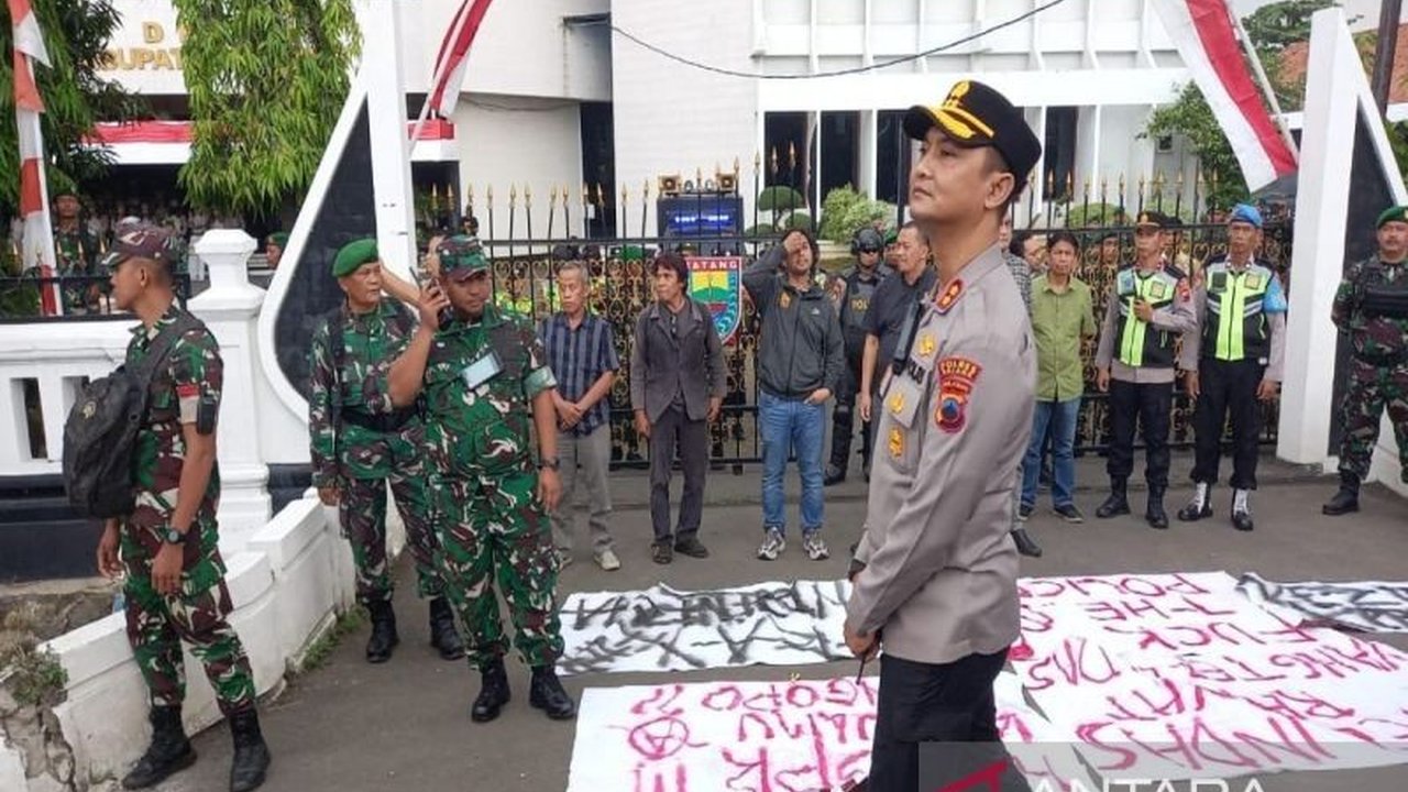 Pemerintah Kabupaten Batang mengimbau warganya untuk menjaga toleransi masyarakat Batang dan kondusivitas pasca-meninggalnya pengemudi ojol saat demo di Jakarta. Simak imbauan lengkapnya!
