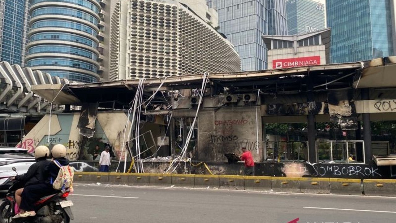 PT Transjakarta segera memulai perbaikan halte yang rusak pasca-demonstrasi, dengan jadwal bertahap sesuai tingkat kerusakan. Kapan Perbaikan Halte Transjakarta dimulai?