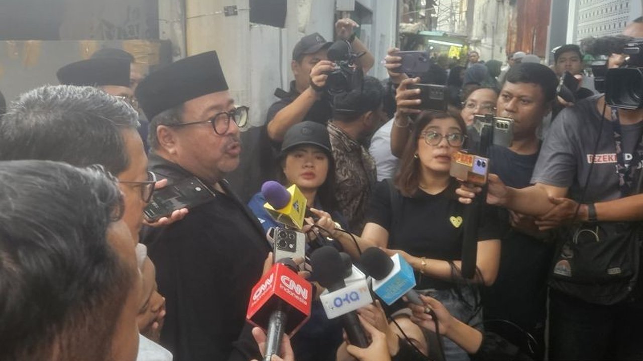 Pemerintah Provinsi DKI Jakarta mengumumkan program Transportasi Gratis Jakarta selama seminggu penuh. Kebijakan ini juga diiringi perbaikan halte yang rusak pasca-demonstrasi.