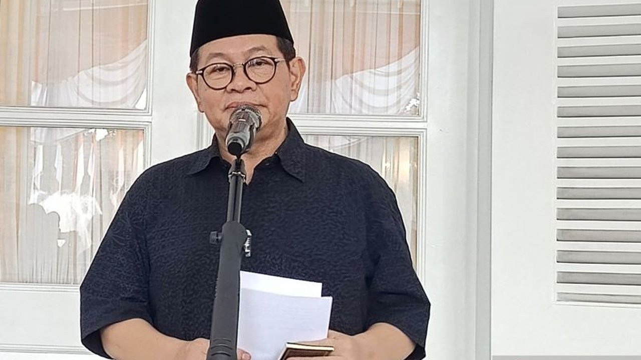 Gubernur DKI Jakarta Pramono Anung Wibowo mengungkap alasan di balik keputusannya tak menemui demonstran, menyebutnya sebagai ruang ekspresi. Cari tahu strategi di balik sikapnya yang menarik perhatian publik.