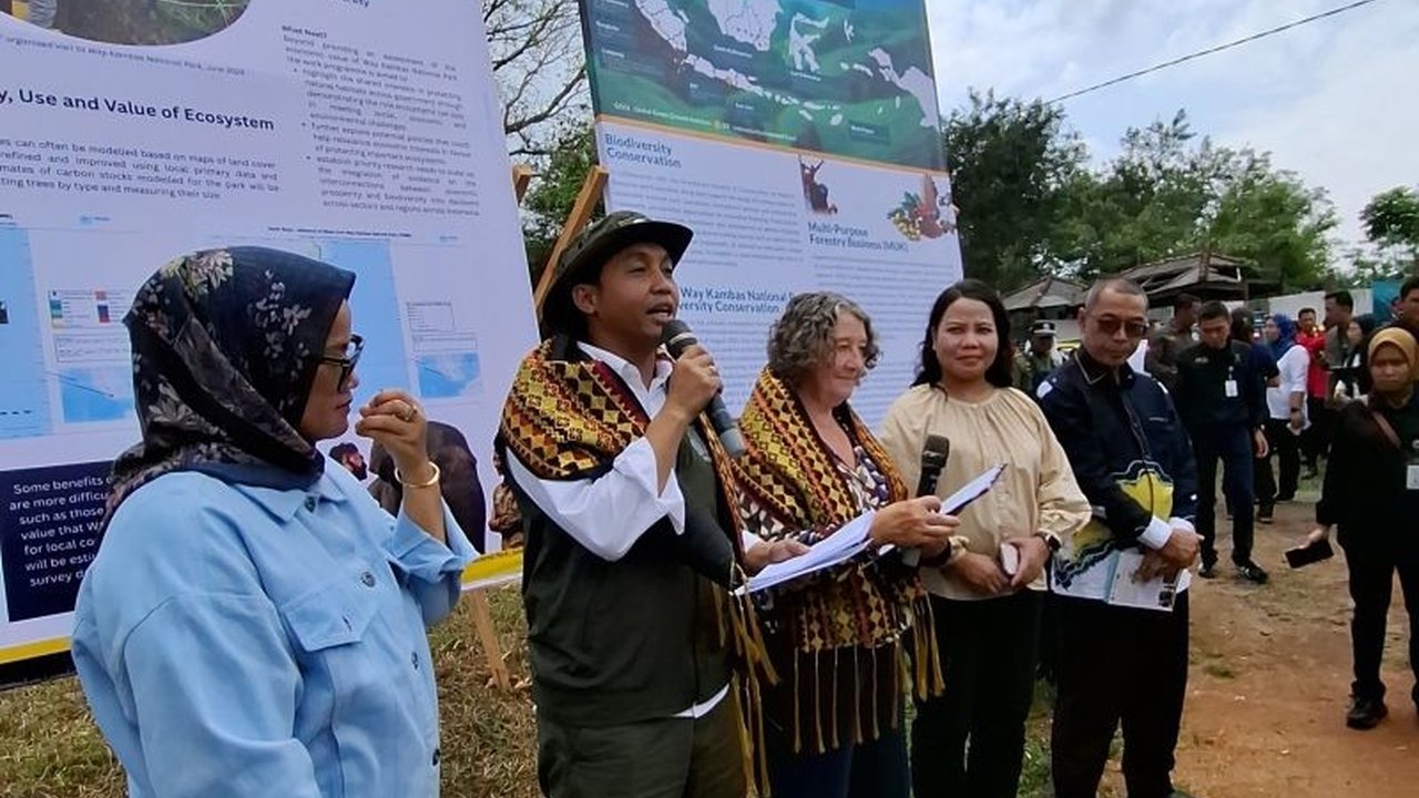 Menteri Kehutanan Raja Juli Antoni berencana mereplikasi pengelolaan koridor gajah di Aceh ke Lampung. Langkah ini diharapkan mampu mengatasi interaksi negatif gajah dan manusia secara komprehensif.