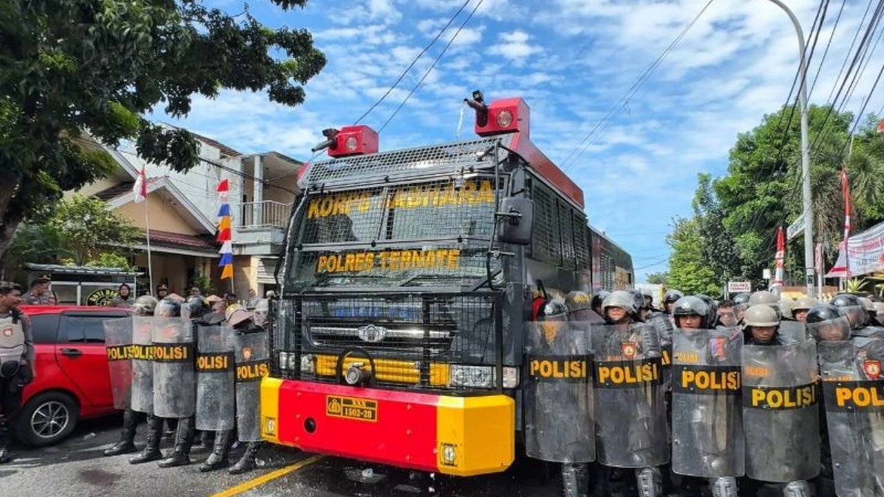 Polres Ternate Siapkan Dalmas inti untuk mengantisipasi potensi kerawanan dan menjaga Kamtibmas. Pelatihan intensif dilakukan agar personel siap bertugas humanis.