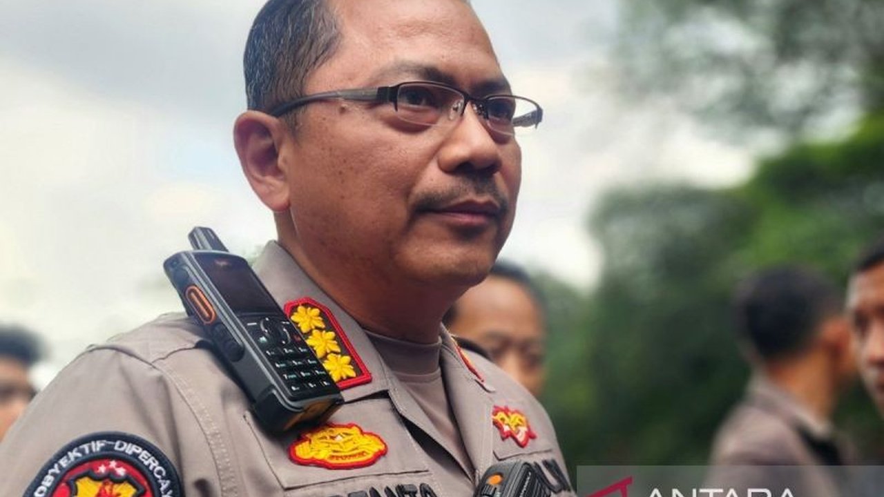 Polda Jawa Tengah mengamankan 318 orang terkait insiden Penyerangan Mapolda Jateng yang terjadi pada Sabtu sore. Simak detail kronologi bentrokan yang berujung penangkapan massal ini.