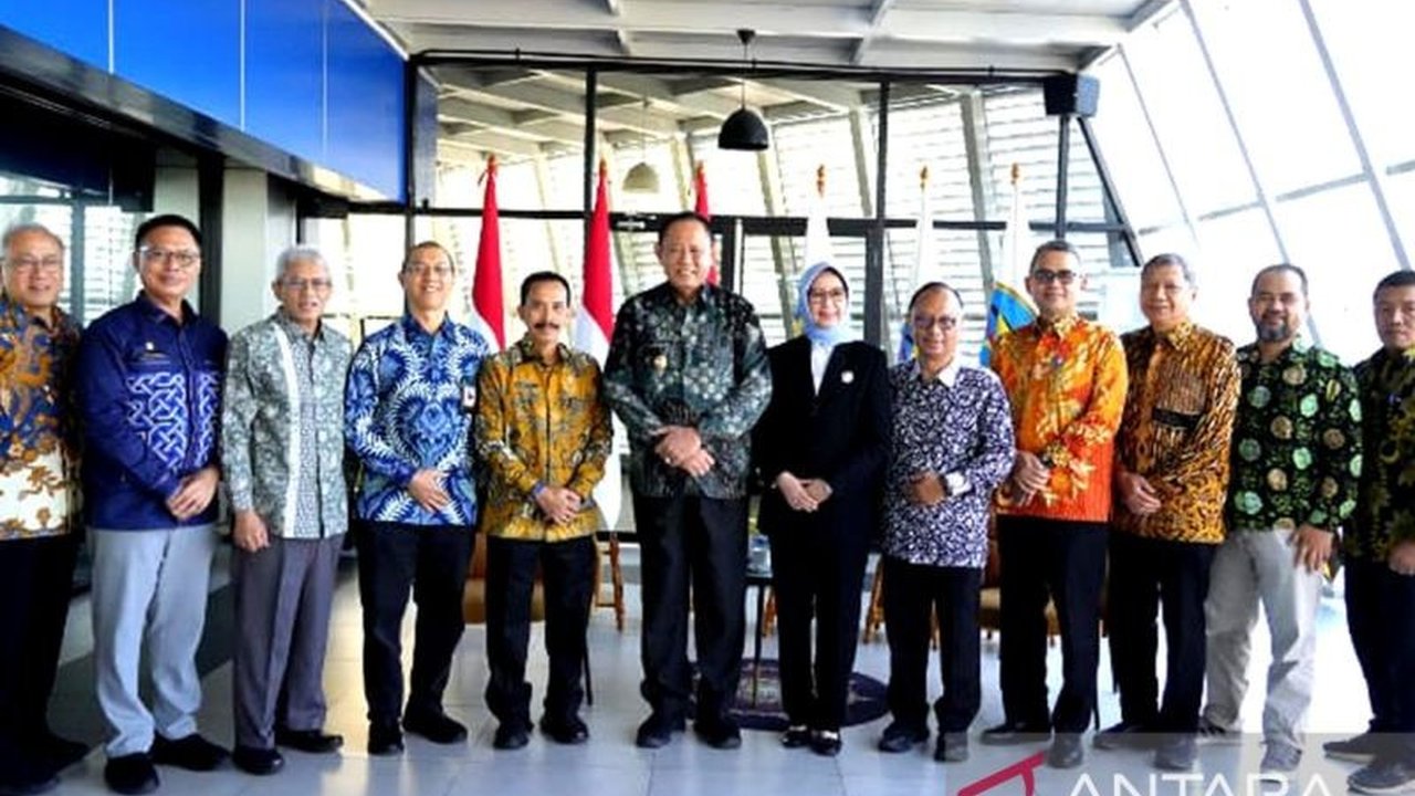 Pemprov Gorontalo bergerak cepat memastikan pasokan Solar Petani Nelayan Gorontalo aman hingga 2025. Pertemuan dengan BPH Migas bahas penambahan kuota dan optimalisasi distribusi.