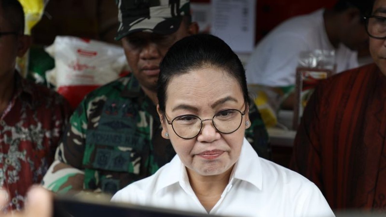Wali Kota Semarang Agustina Wilujeng Pramestuti menyerukan Doa Bersama untuk menjaga kedamaian dan persatuan di tengah dinamika politik nasional. Cari tahu mengapa doa dianggap kekuatan batin yang esensial.