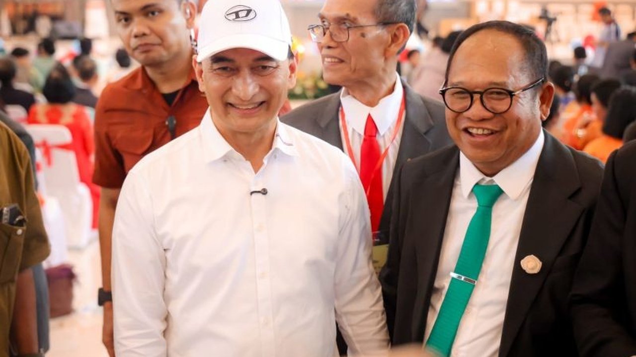 Wakil Gubernur Banten A Dimyati Natakusumah mengajak seluruh elemen masyarakat memperkuat silaturahmi demi menjaga Kerukunan Umat Beragama Banten. Simak pesan lengkapnya!