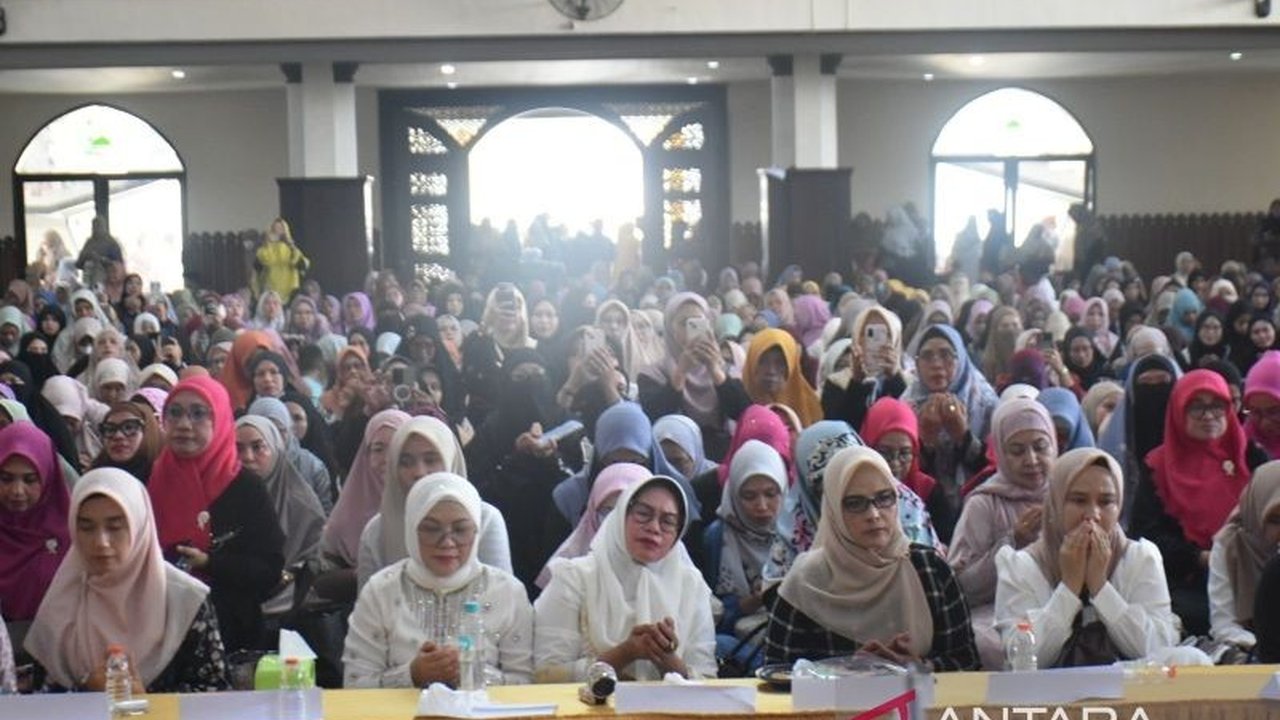Pemerintah Kabupaten Gorontalo sukses menggelar Navigasi Iman dengan menghadirkan Oki Setiana Dewi, memperkuat keimanan dan peran perempuan dalam menjaga harmoni.