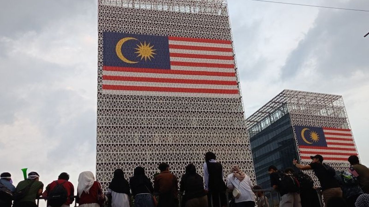 Duta Besar RI Hermono sampaikan selamat Hari Kebangsaan ke-68 Malaysia 2025. Apa makna perayaan ini bagi hubungan erat Indonesia dan Malaysia ke depan?