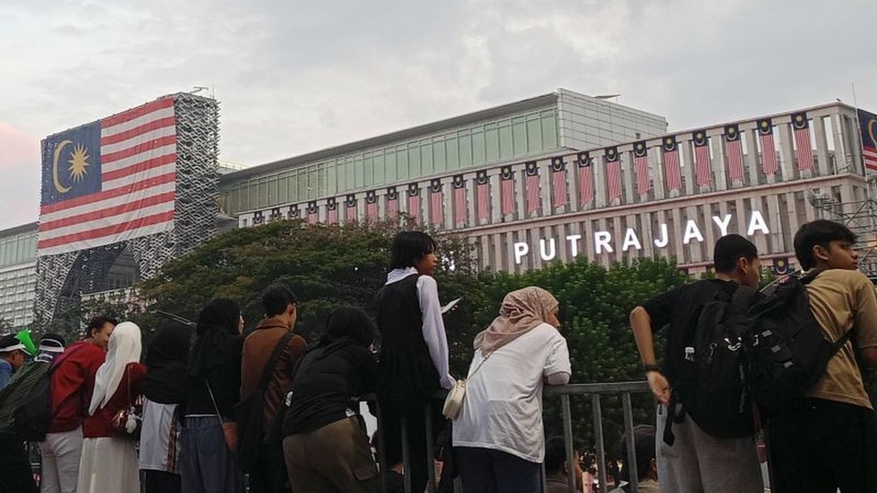 BP KNPI Malaysia sampaikan selamat Hari Kebangsaan Malaysia ke-68, berharap momen ini perkuat hubungan bilateral dan people-to-people. Simak detail perayaan dan pesan pentingnya!